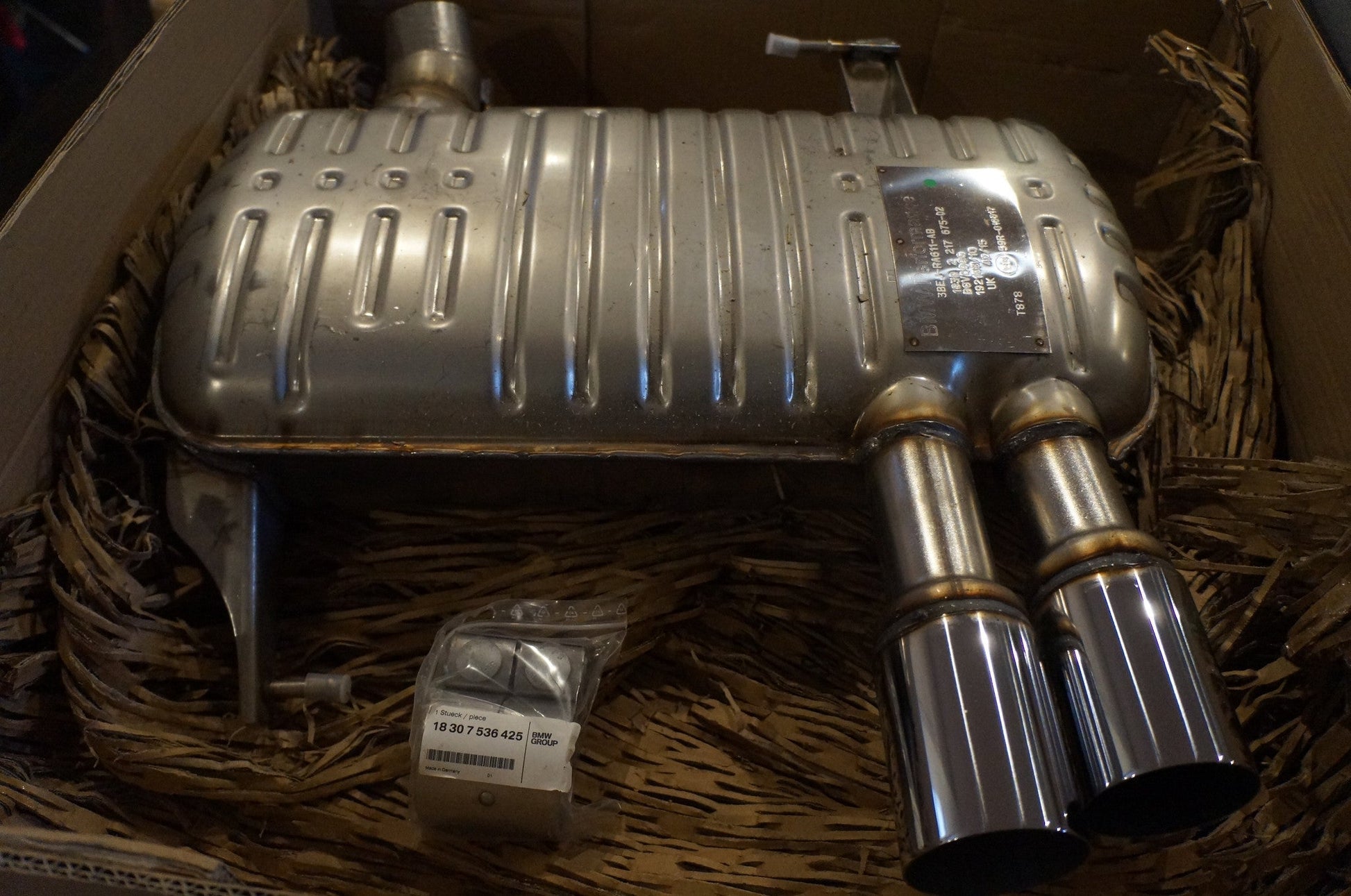 Genuine BMW Parts Performance Silencer/Muffler Exhaust System 3 Series E90 E91 325i (N52 Auto, N53)