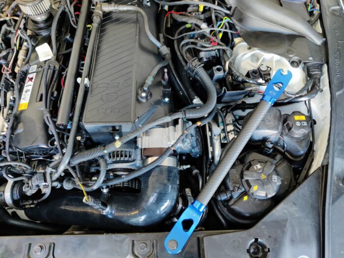 VTT-G2X-CAR-STRUT BMW G2X Carbon Fiber Strut Braces